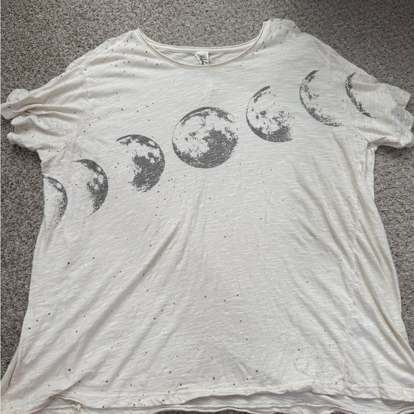 Magnolia Pearl Celest Sphere Moon Tee - Picture 2 of 3